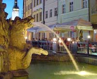 Outdoor dining by the Neptune fountain